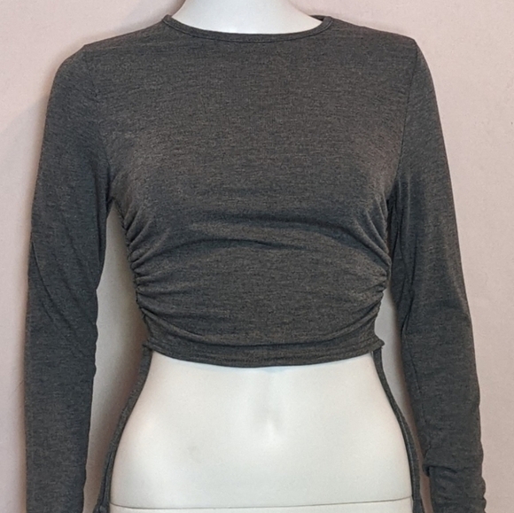 PrettyLittleThing Charcoal Gray Jersey Ruched Sides Long Sleeve Crop Top size 6 - Picture 1 of 5
